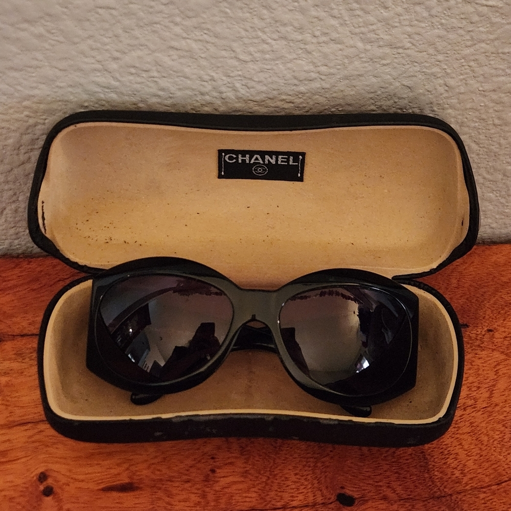 Authentic Chanel Black Wrap Sunglasses with Mother of Pearl CC detail at temples - Picture 13 of 14
